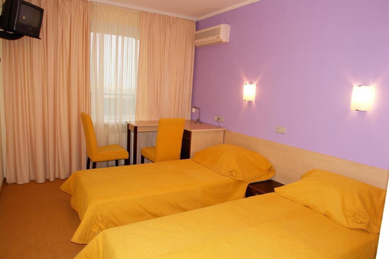 7 Days Hotel Kamyanets-Podilskyi ภายนอก รูปภาพ